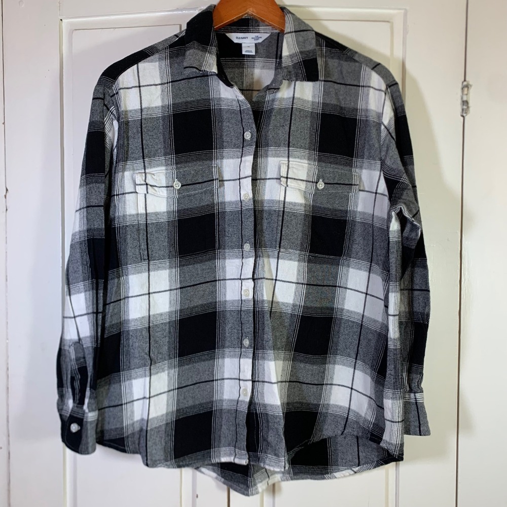 Old Navy The Boyfriend Shirt Womens M Black White Buffalo Plaid Flannel Tunic